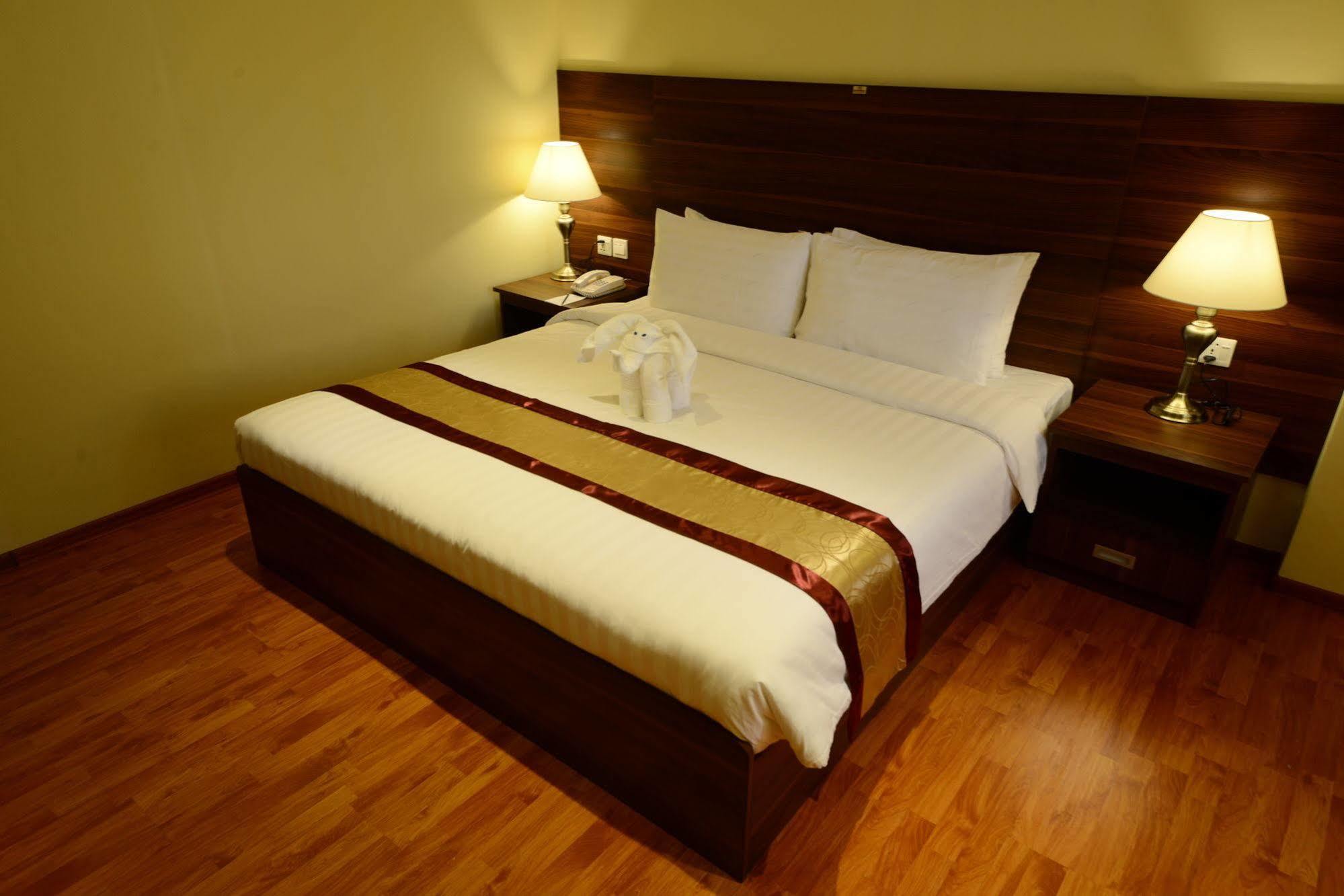 Silver Green Hotel Yangon Exterior photo