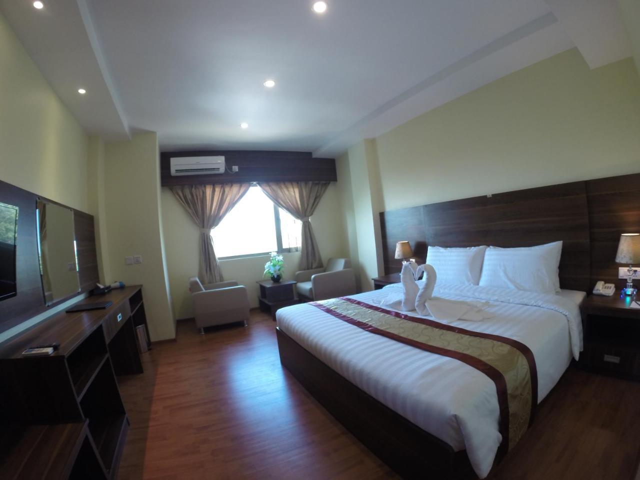 Silver Green Hotel Yangon Exterior photo